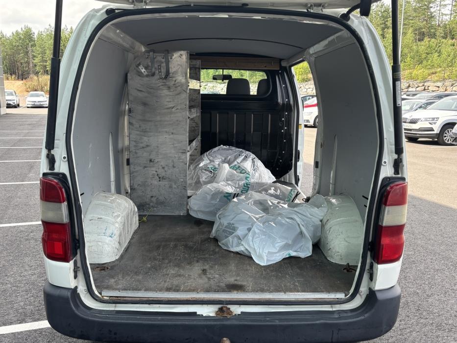 TOYOTA Hiace 2011