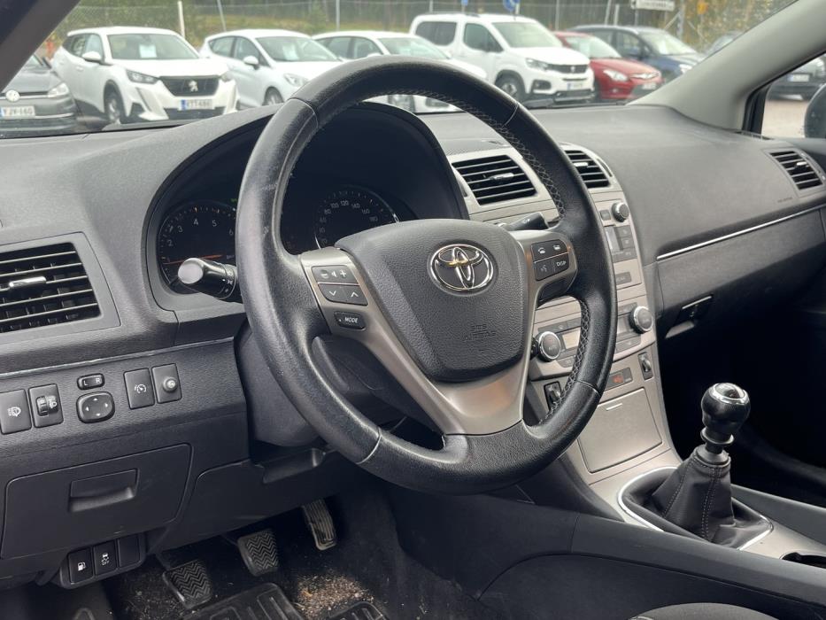TOYOTA Avensis 2011