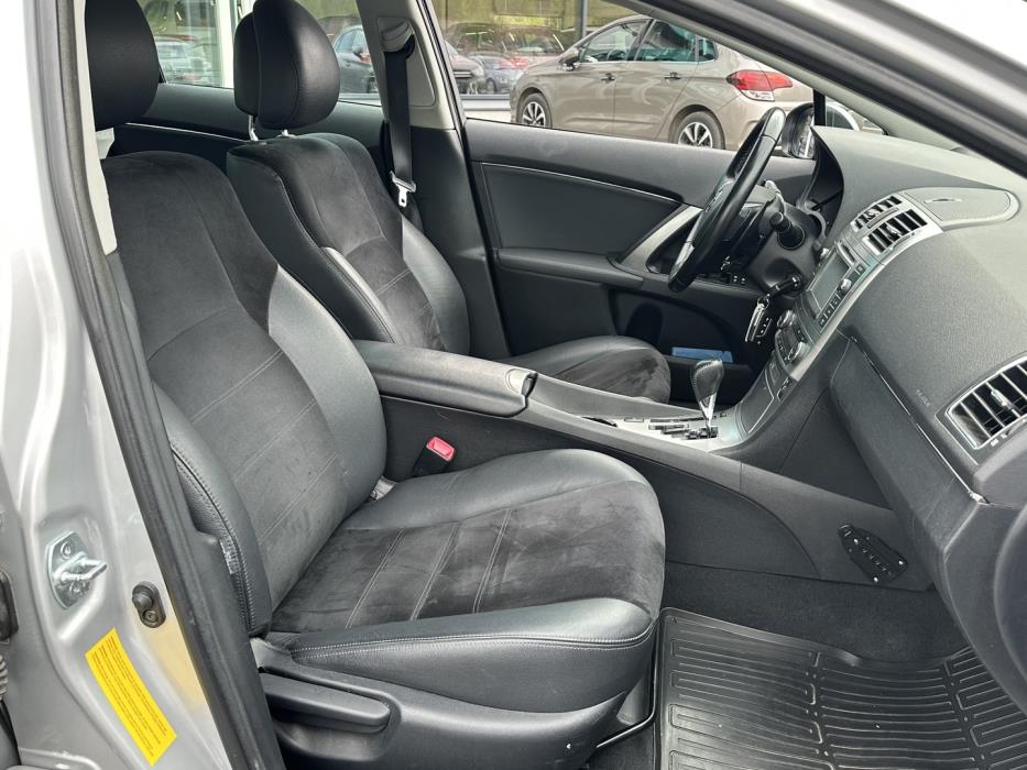 TOYOTA Avensis 2014