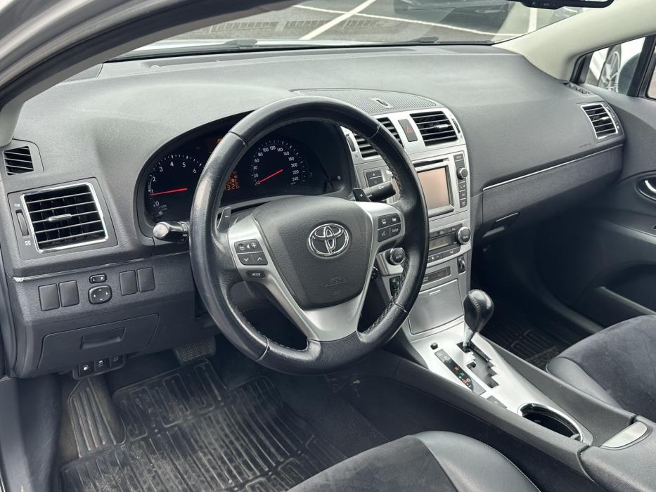 TOYOTA Avensis 2014