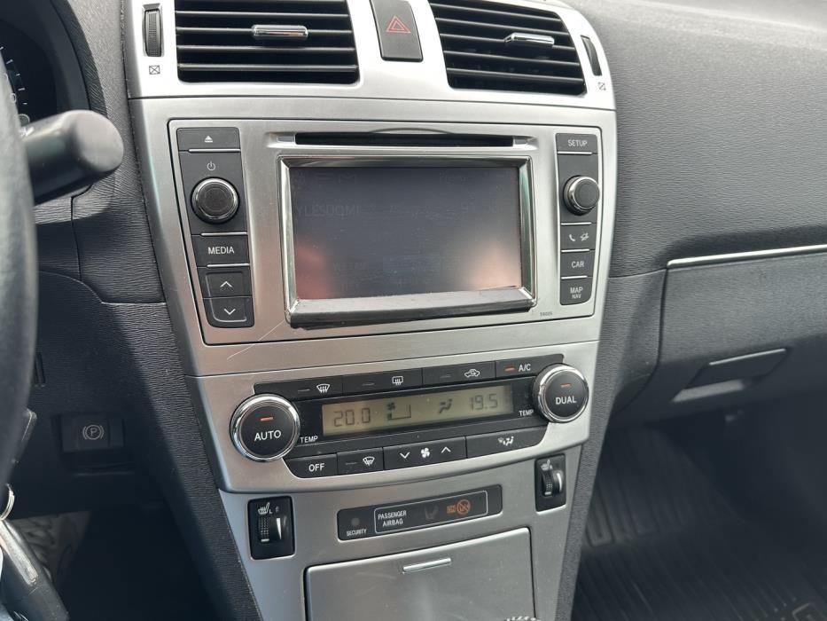 TOYOTA Avensis 2014