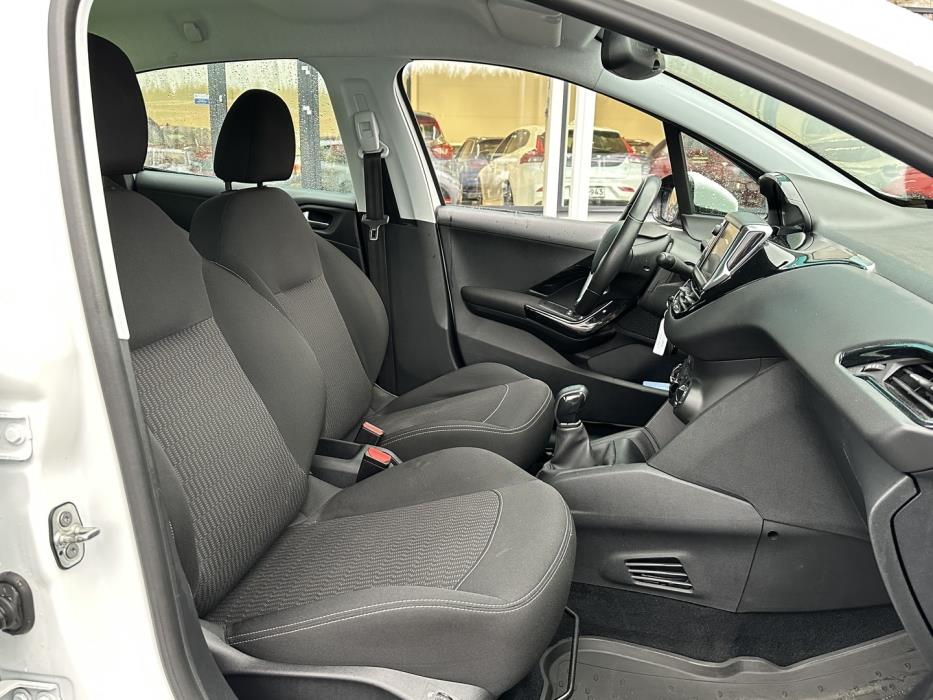 PEUGEOT 208 2018