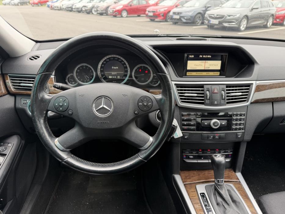 MERCEDES-BENZ E 2009