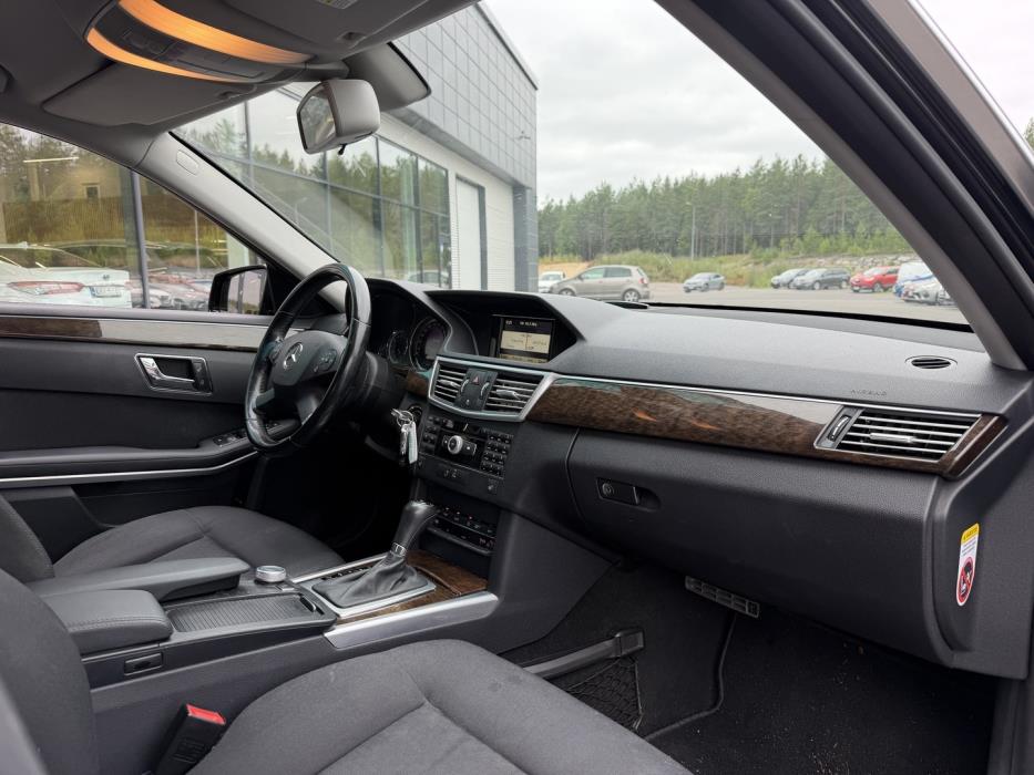 MERCEDES-BENZ E 2009