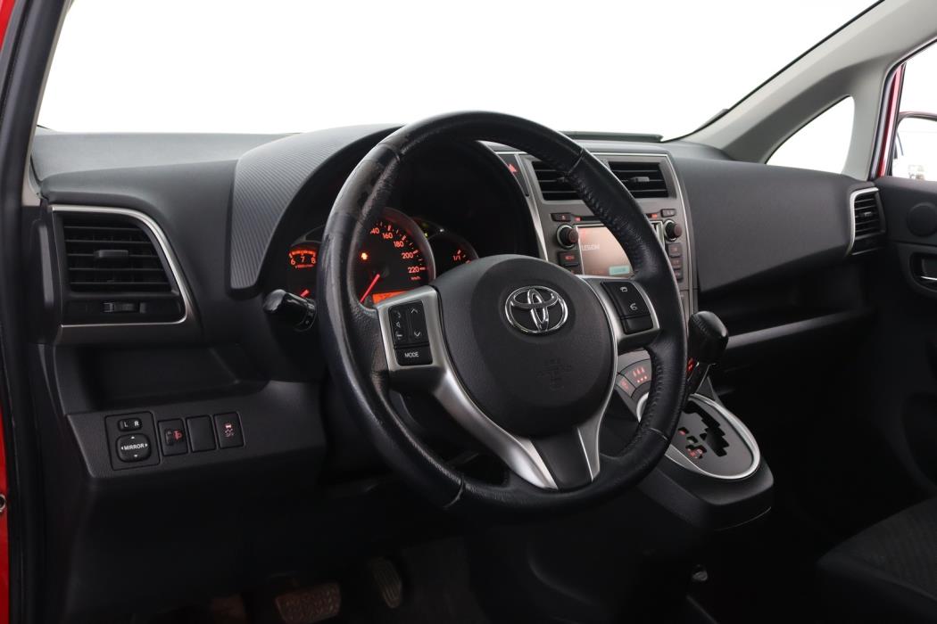 TOYOTA Verso-S 2011