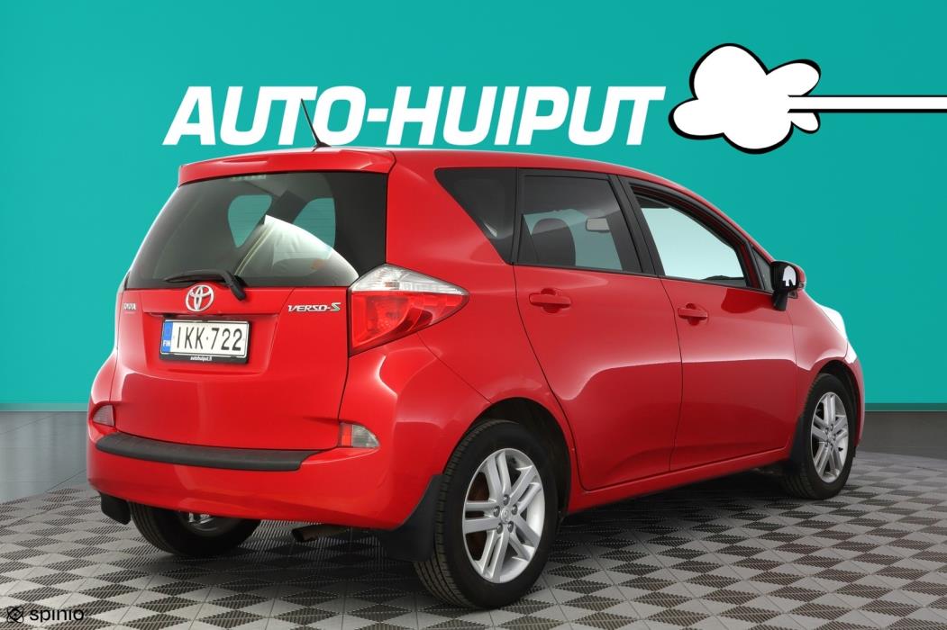 TOYOTA Verso-S 2011