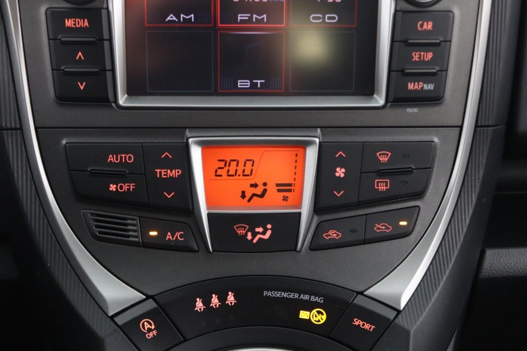 TOYOTA Verso-S 2011