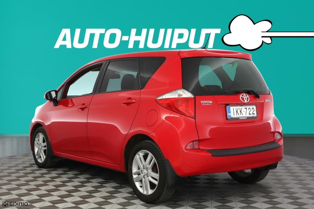 TOYOTA Verso-S 2011