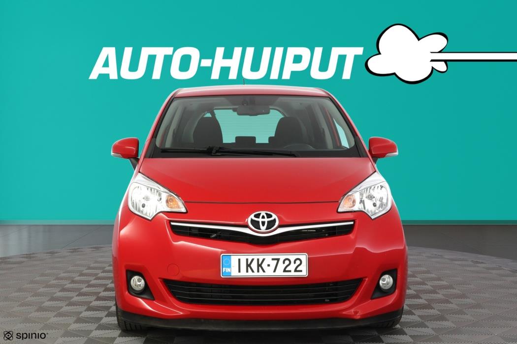 TOYOTA Verso-S 2011
