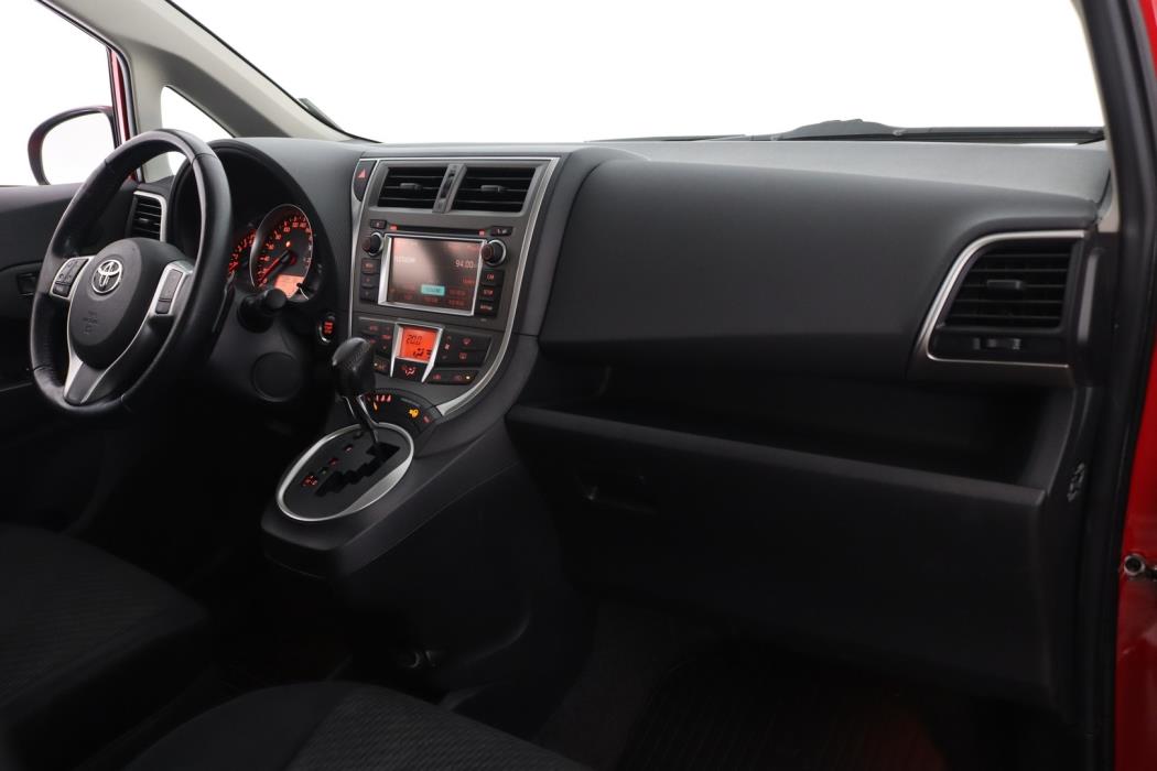 TOYOTA Verso-S 2011