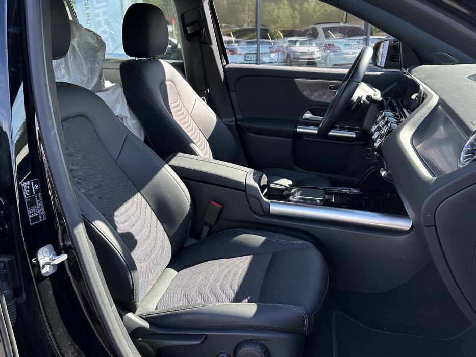 MERCEDES-BENZ EQA 2023