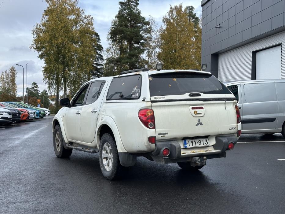 MITSUBISHI L200 2011