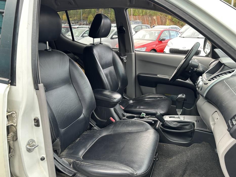 MITSUBISHI L200 2011