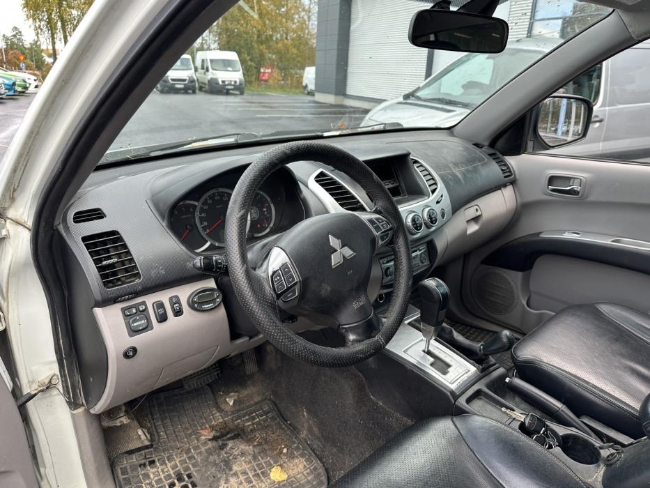 MITSUBISHI L200 2011
