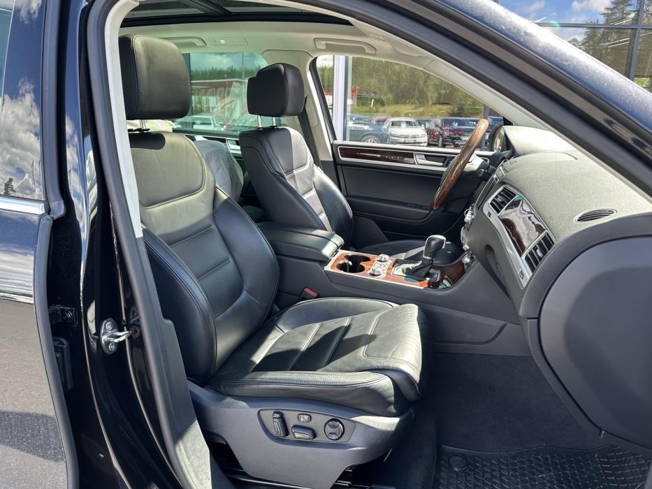 VOLKSWAGEN Touareg 2016