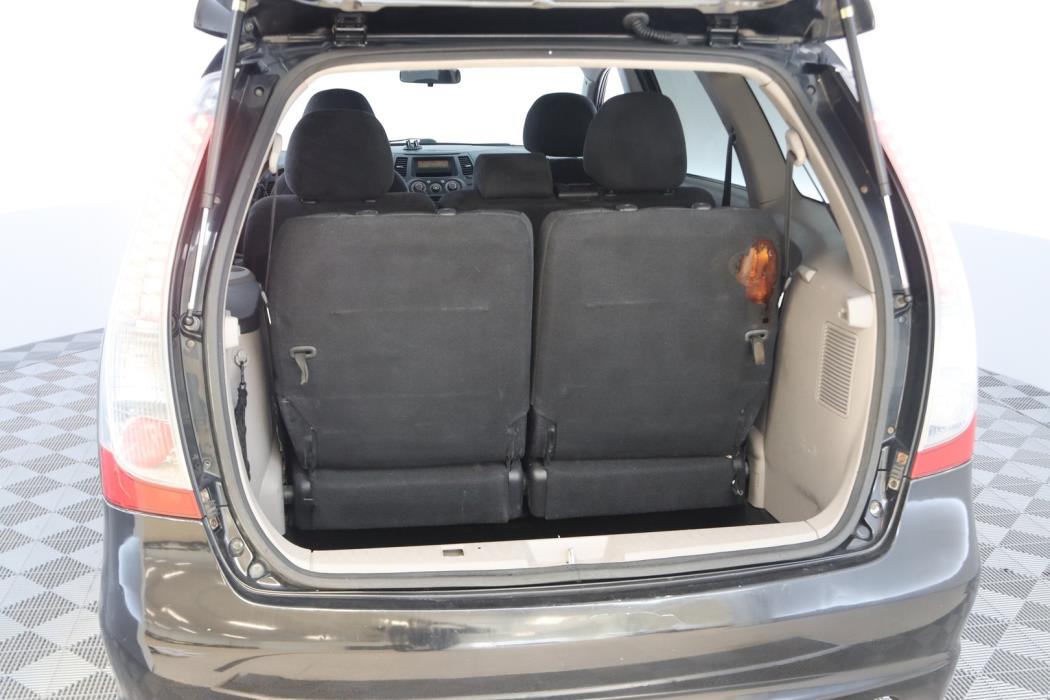 MITSUBISHI Grandis 2006