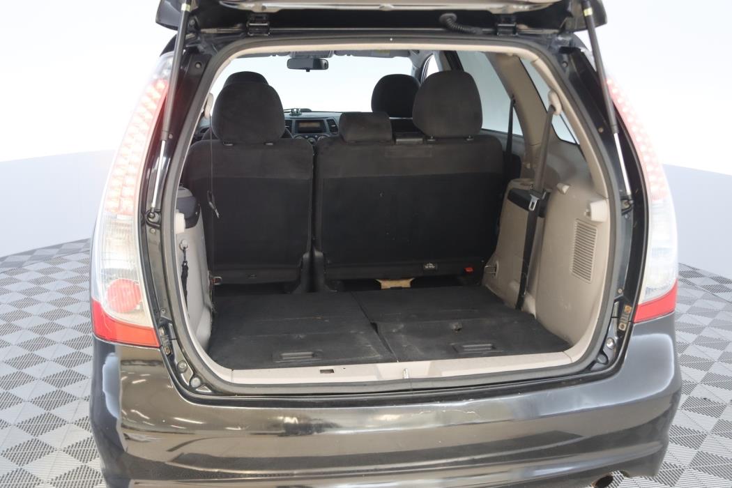 MITSUBISHI Grandis 2006