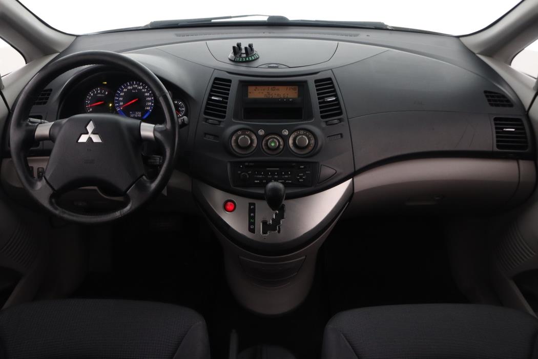 MITSUBISHI Grandis 2006