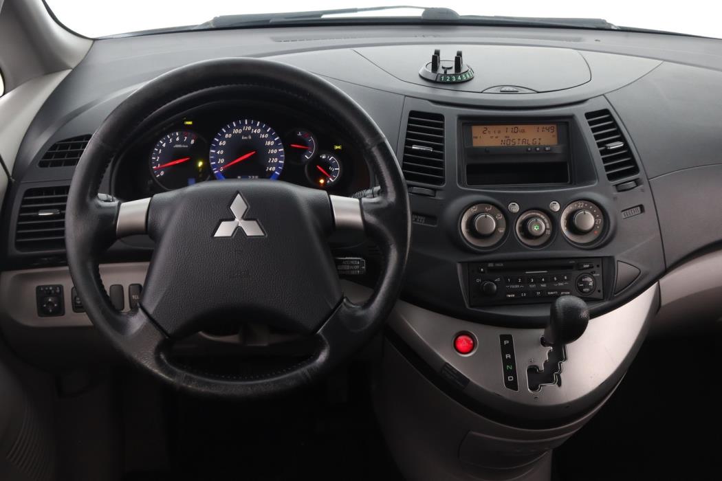 MITSUBISHI Grandis 2006