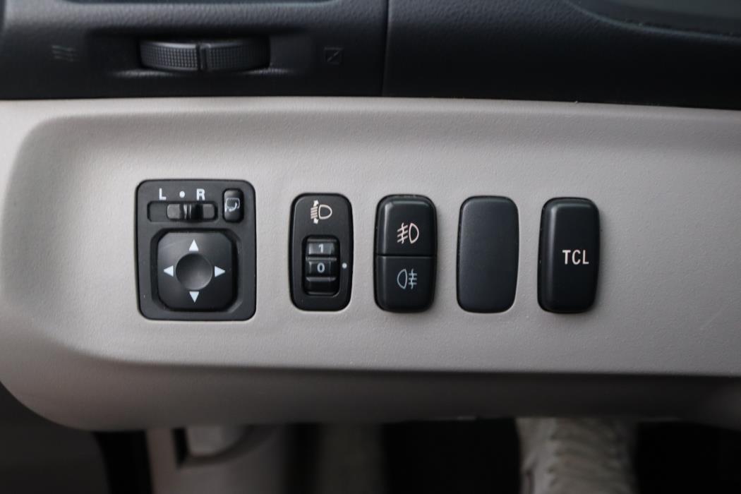 MITSUBISHI Grandis 2006