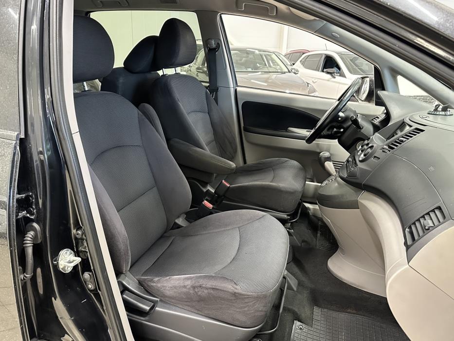 MITSUBISHI Grandis 2006