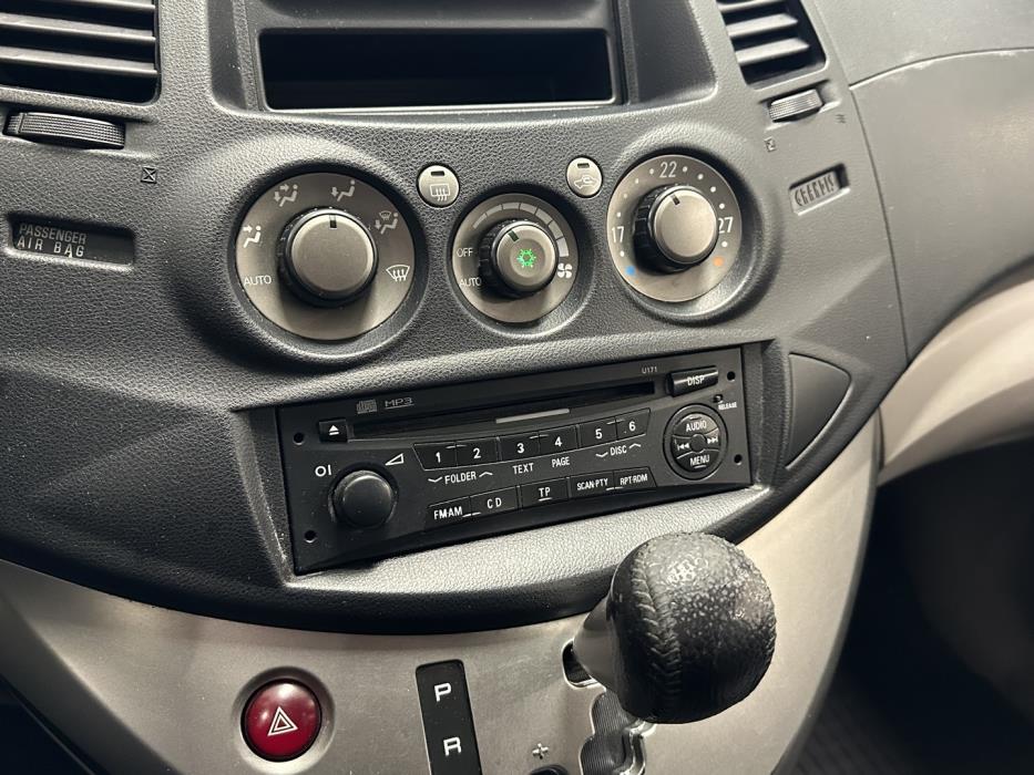 MITSUBISHI Grandis 2006