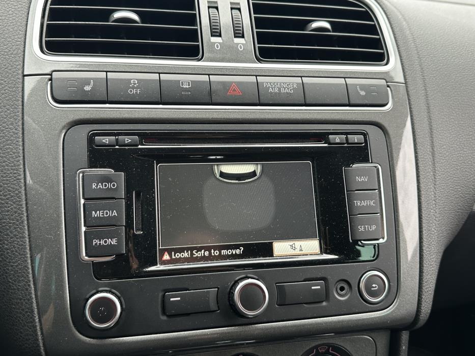 VOLKSWAGEN Polo 2012