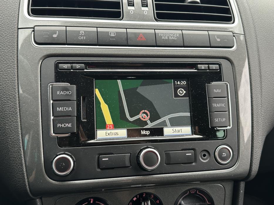 VOLKSWAGEN Polo 2012