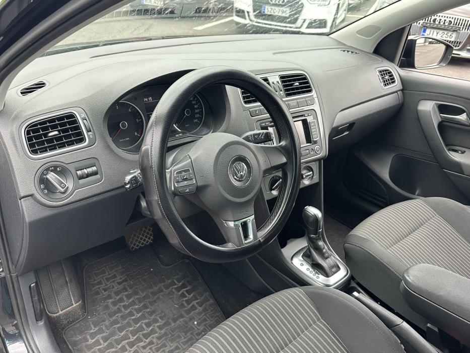 VOLKSWAGEN Polo 2012