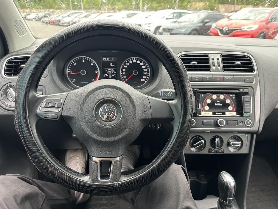 VOLKSWAGEN Polo 2012