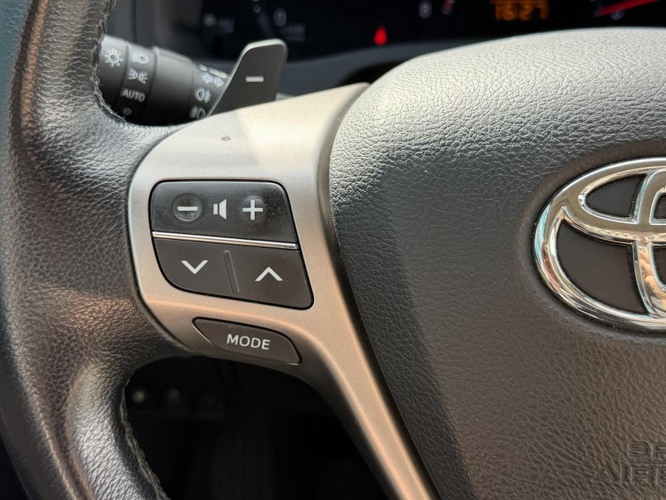 TOYOTA Avensis 2012