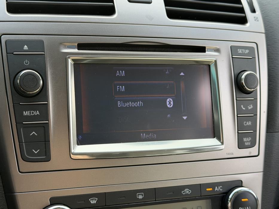 TOYOTA Avensis 2012