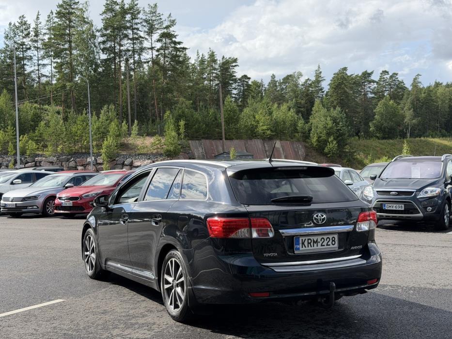 TOYOTA Avensis 2012