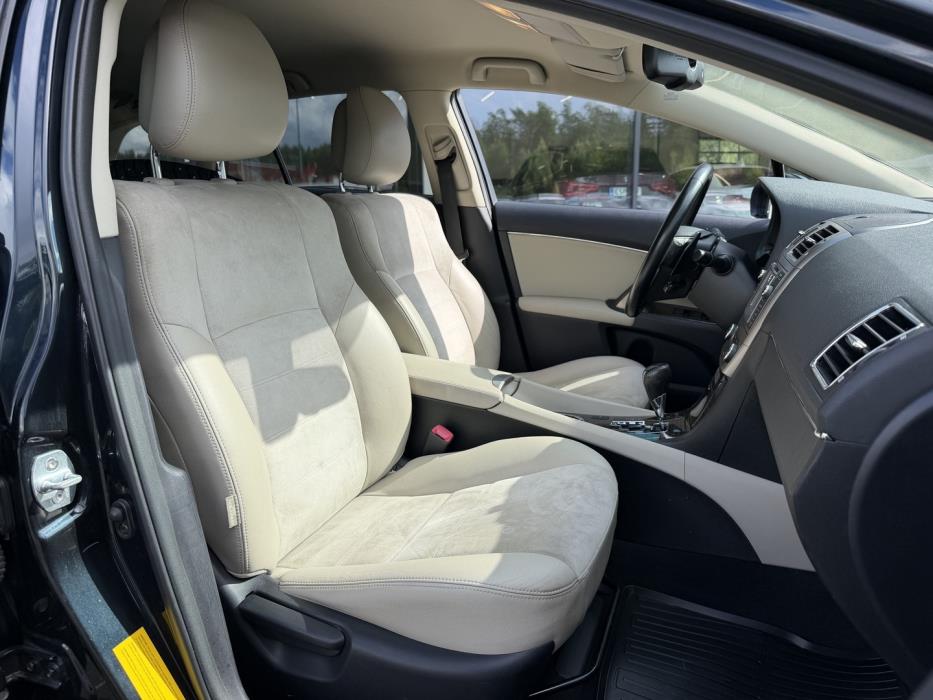 TOYOTA Avensis 2012