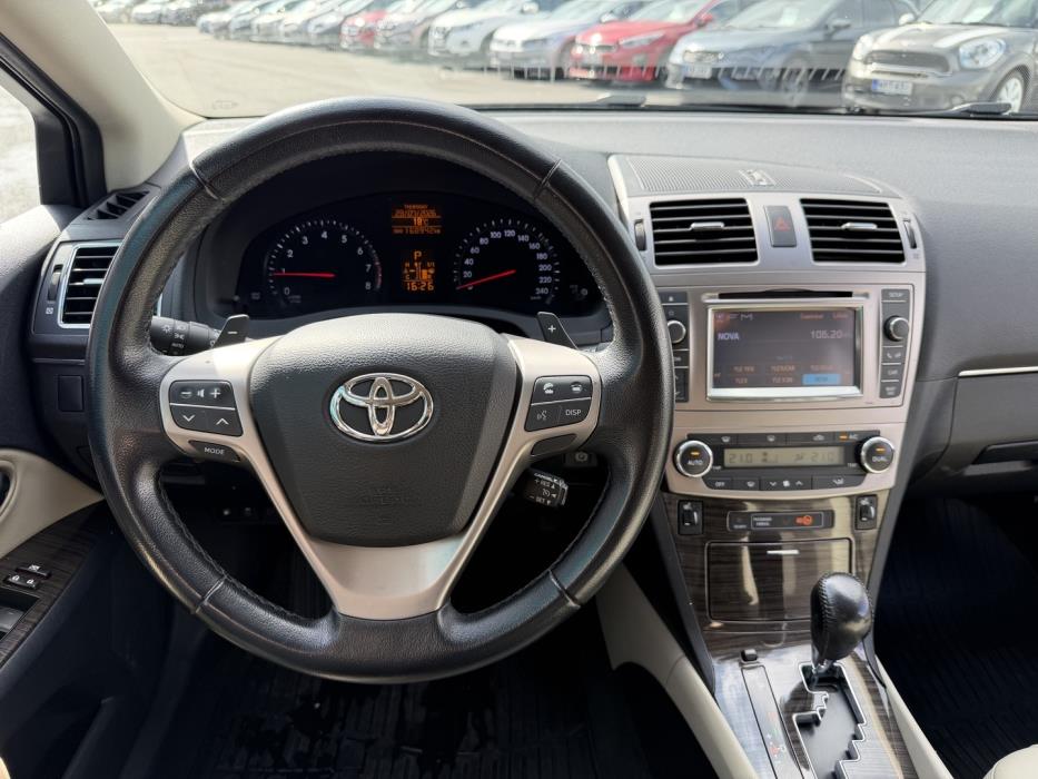 TOYOTA Avensis 2012