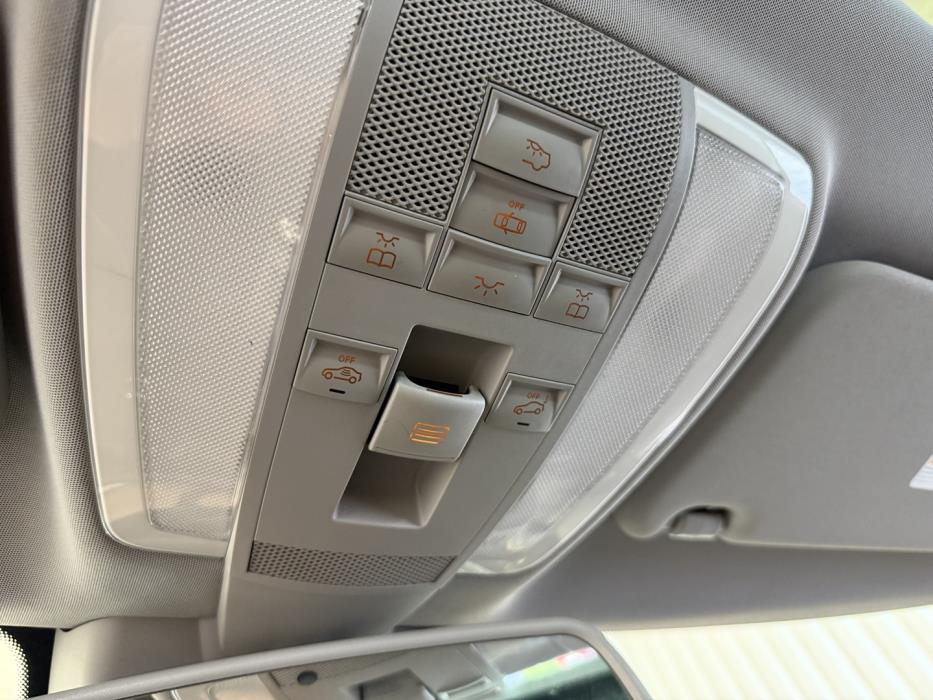 MERCEDES-BENZ E 2009