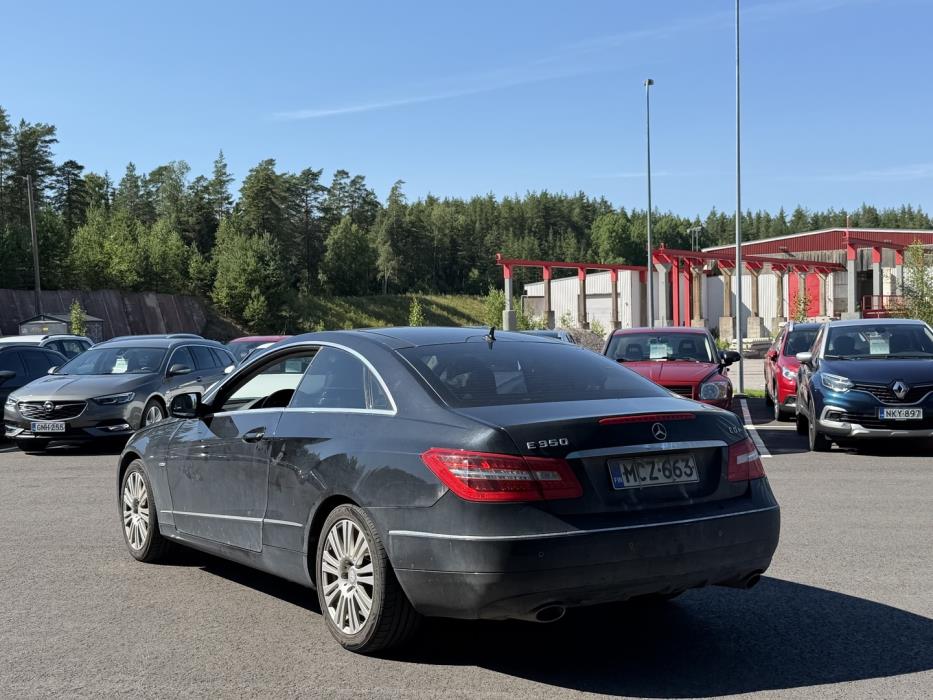 MERCEDES-BENZ E 2009