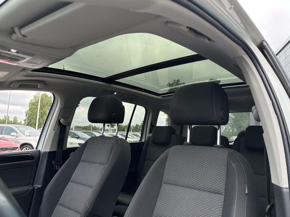 VOLKSWAGEN Touran 2018
