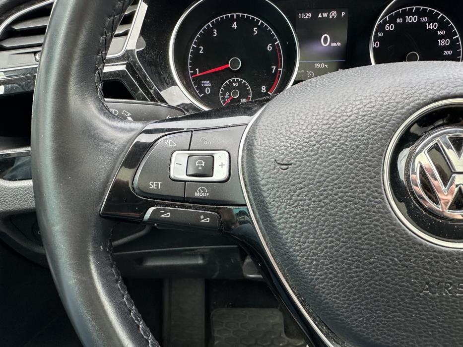 VOLKSWAGEN Touran 2018