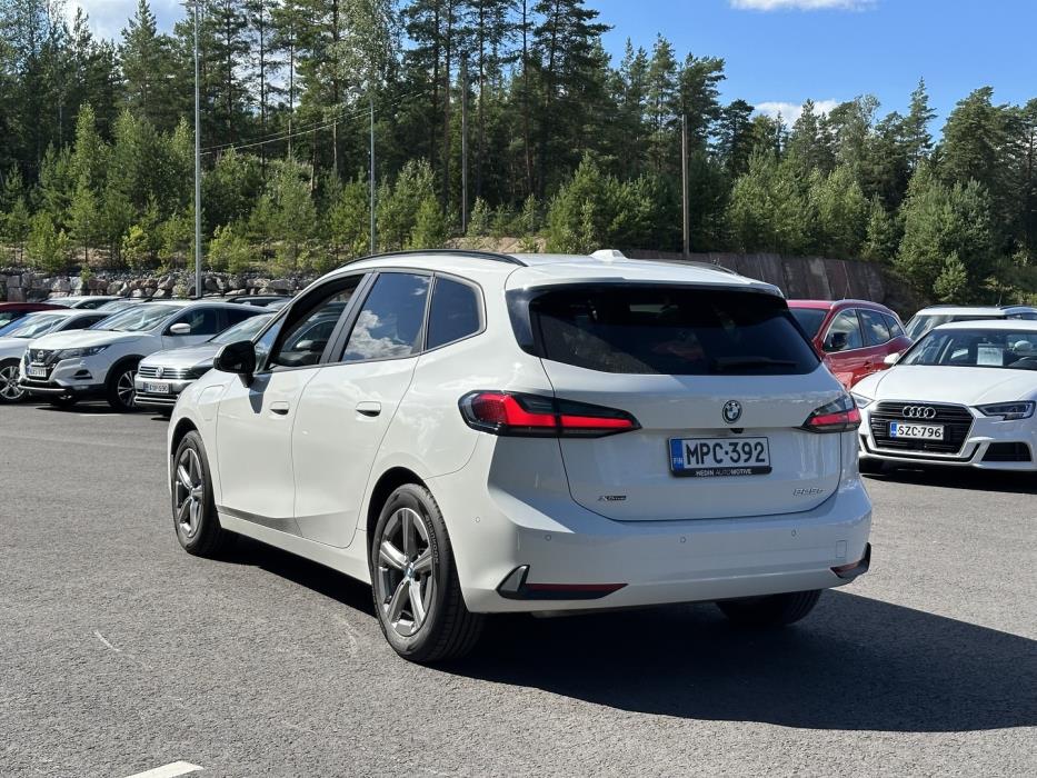 BMW 225 2023