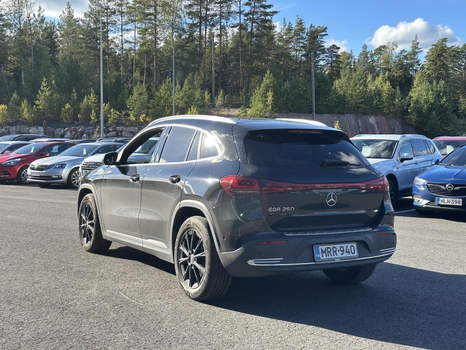 MERCEDES-BENZ EQA 2022