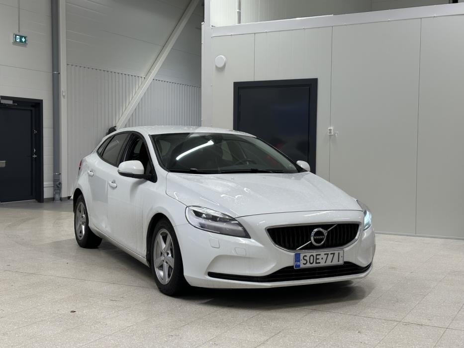 VOLVO V40 2019