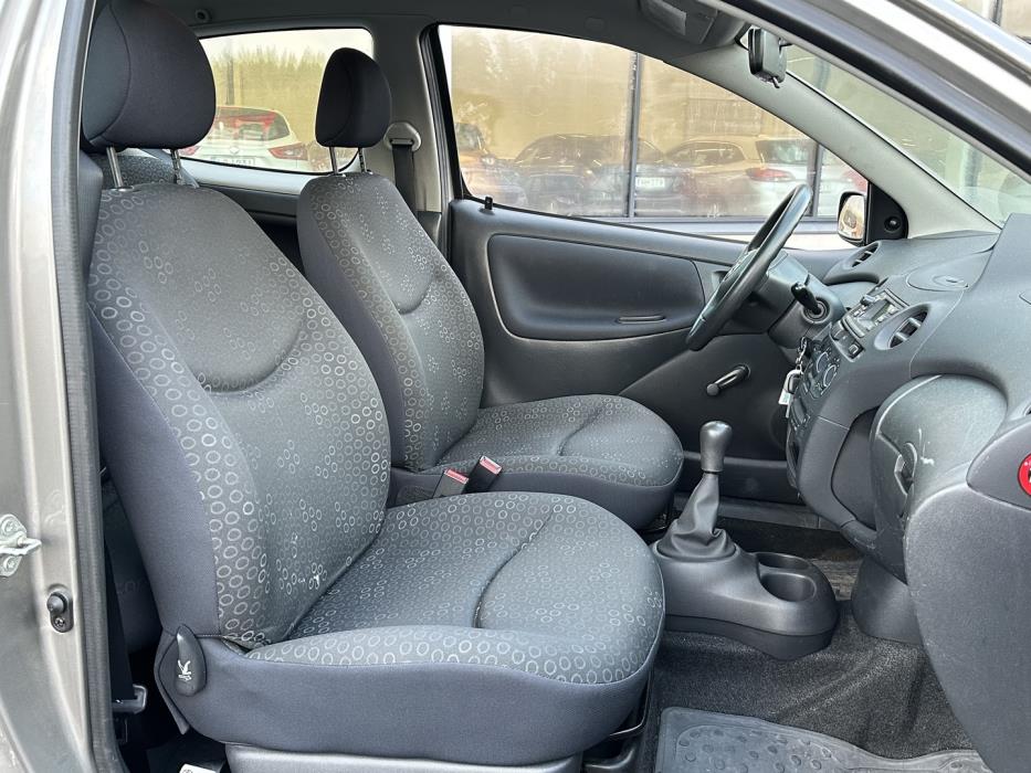 TOYOTA Yaris 2005