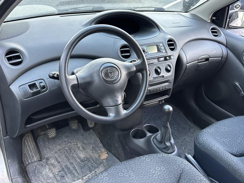 TOYOTA Yaris 2005