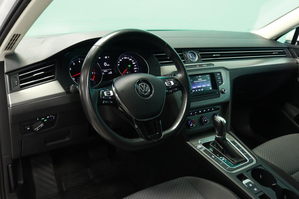 VOLKSWAGEN Passat 2017