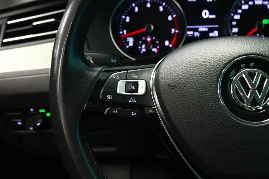 VOLKSWAGEN Passat 2017