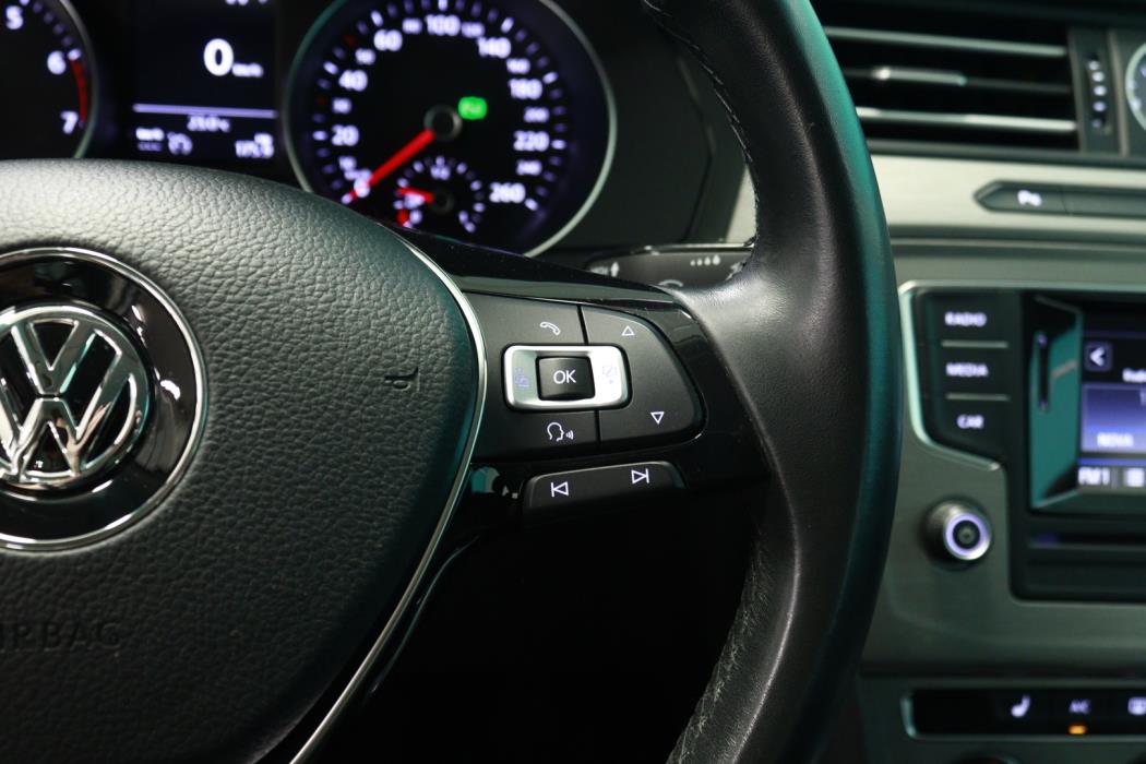 VOLKSWAGEN Passat 2017