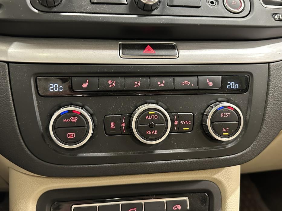 VOLKSWAGEN Sharan 2015