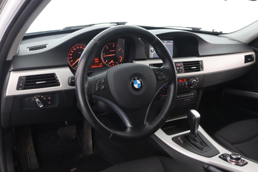 BMW 318 2011
