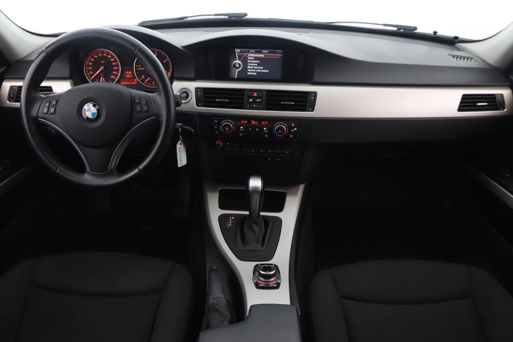 BMW 318 2011